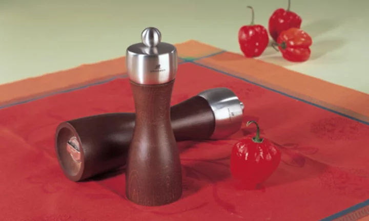 Sambonet Paderno Industrie MLÝNEK NA PEPŘ, zn. PEUGEOT - FIDJI, výška 12 cm, třešňová