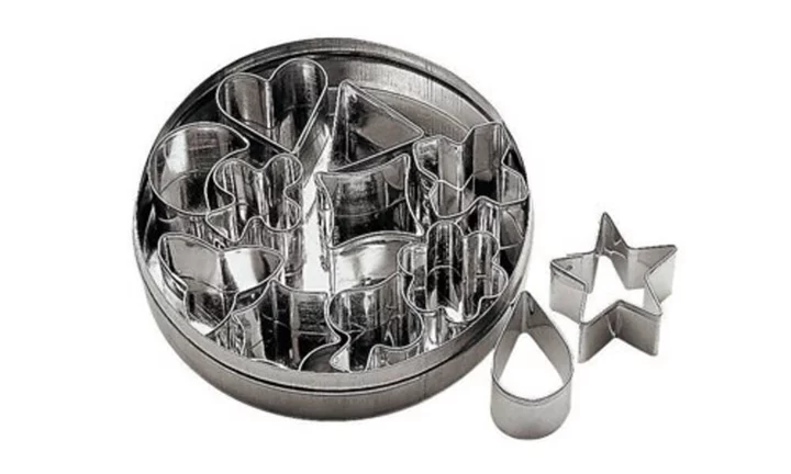 VYKRAJOVÁTKA - RŮZNÉ TVARY - 12 KS, průměr 12 cm